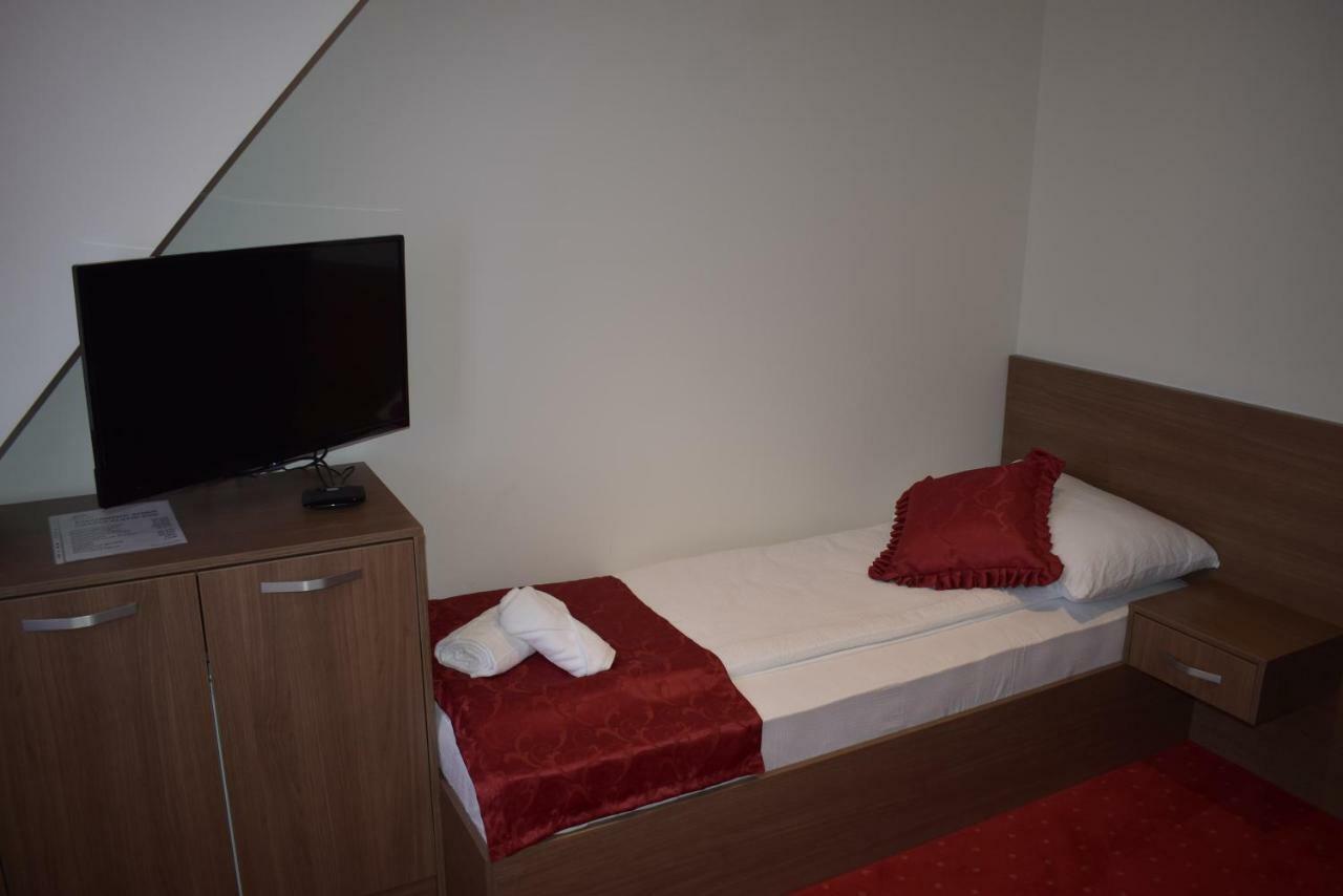 Hotel Zlatni Bor Sokolac  المظهر الخارجي الصورة