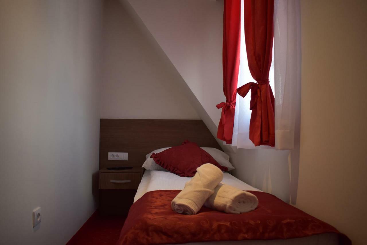 Hotel Zlatni Bor Sokolac  المظهر الخارجي الصورة
